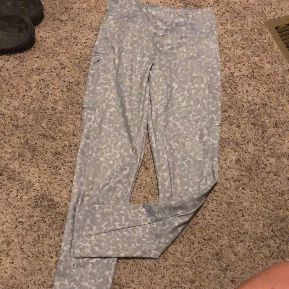 ECHT size small Leopard print 7/8 leggings